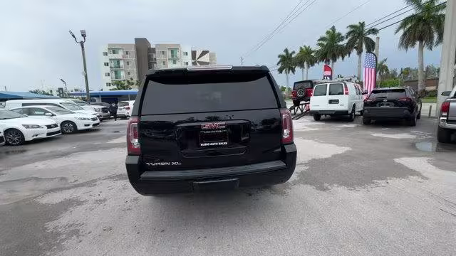 2018 GMC Yukon XL - 1GKS2GKC0JR132258 - Image #4