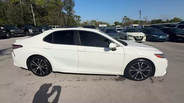 2018 Toyota Camry - 4T1B11HK2JU549920 - Image #5
