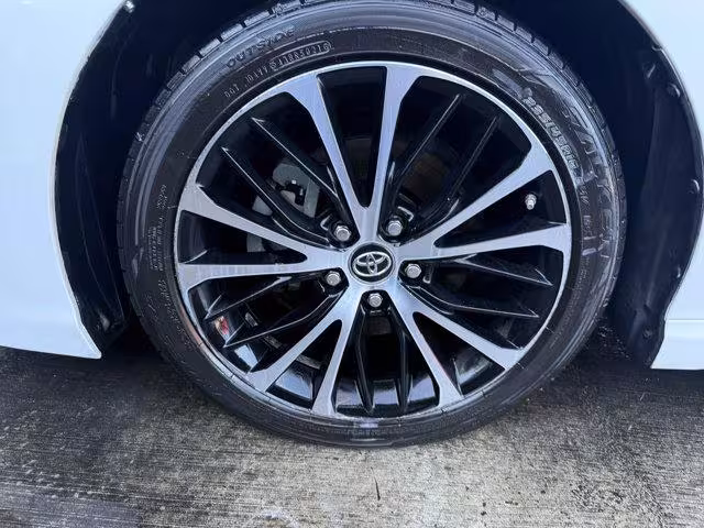 2018 Toyota Camry - 4T1B11HK2JU549920 - Image #16