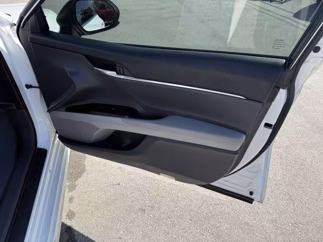 2018 Toyota Camry - 4T1B11HK2JU549920 - Image #13