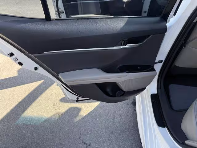 2018 Toyota Camry - 4T1B11HK2JU549920 - Image #11