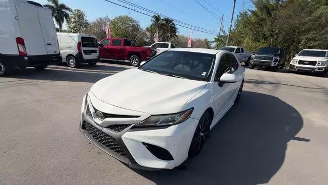 2018 Toyota Camry - 4T1B11HK2JU549920 - Image #17